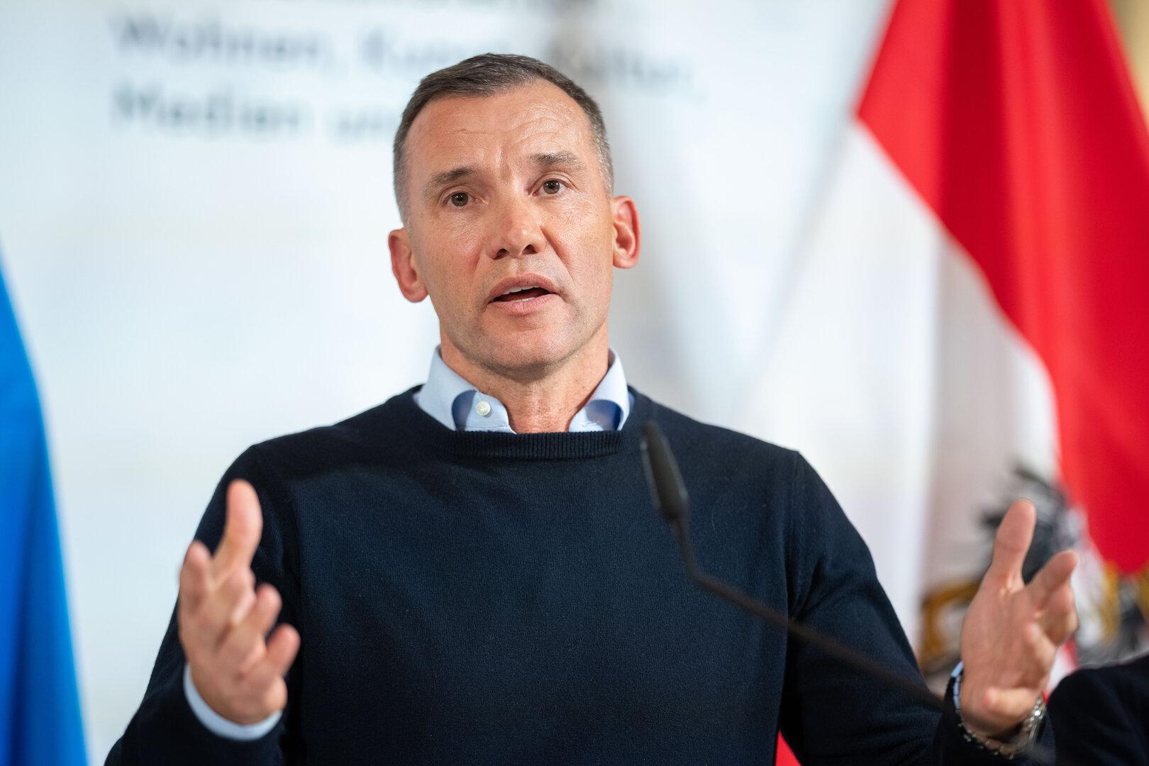 Fußballlegende: Andrij Shevchenko in Wien zu Gast. Fußballlegende Andrij Shevchenko hielt in Wien eine Rede.