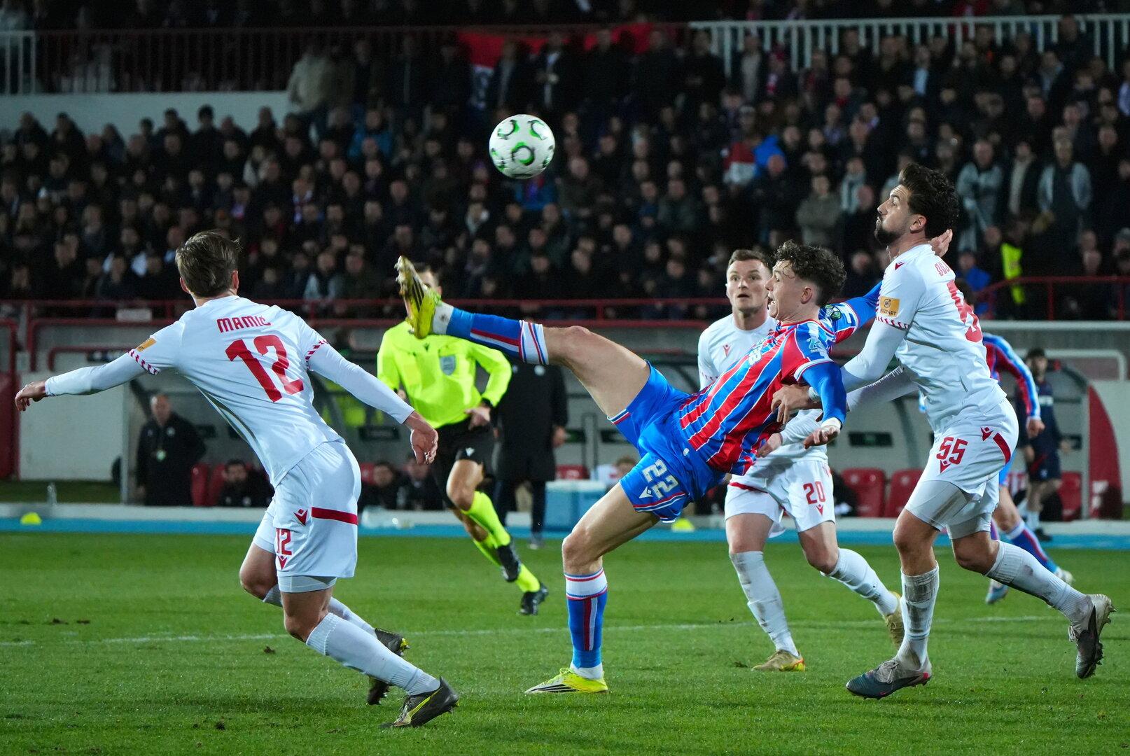 Eine Spielszene aus Mostar gegen Crystal Palace.