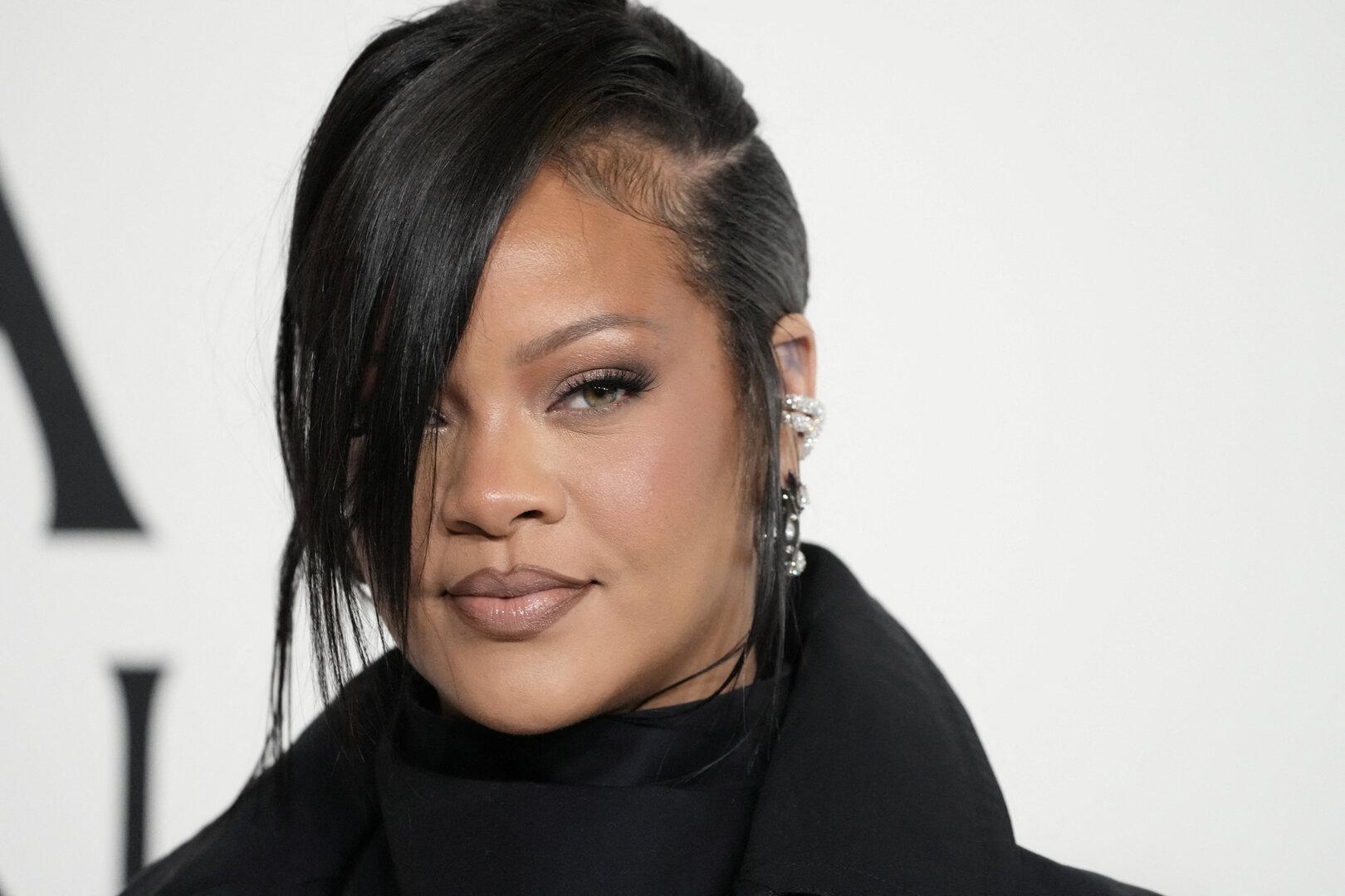 Rihanna erstmals mit drittem Kind auf Magazin-Cover