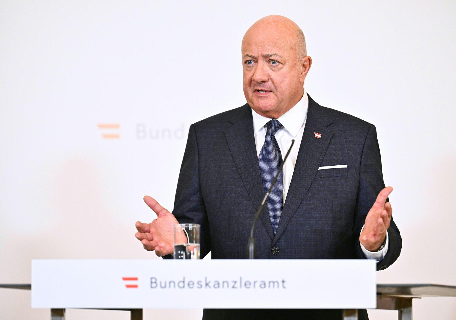 Kollision mit drei Fahrzeugen: Kanzler Stocker in Unfall mit Cobra verwickelt