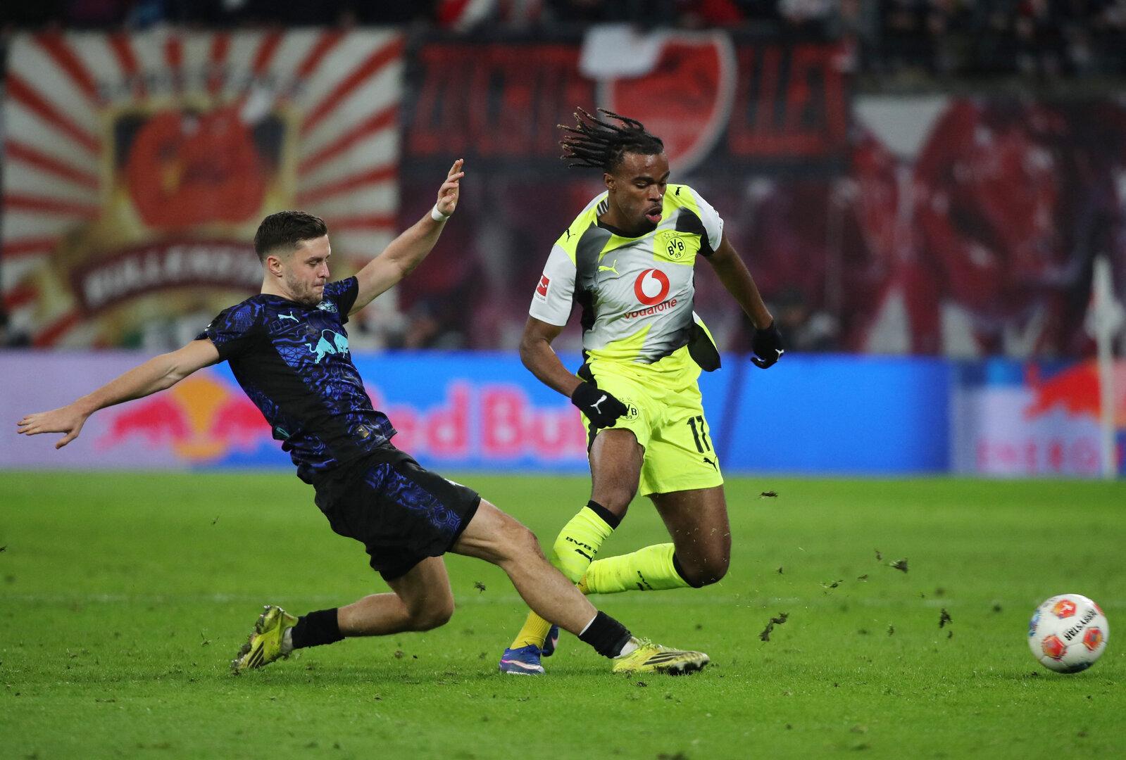 Carney Chukwuemeka im Dress von Borussia Dortmund