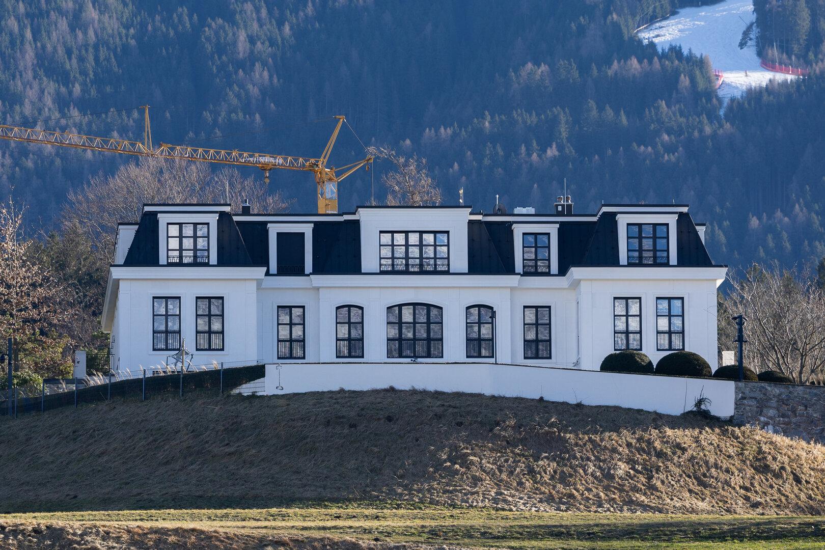 SIGNA: REPUBLIK PFÄNDET RENE BENKOS VILLA IN INNSBRUCK