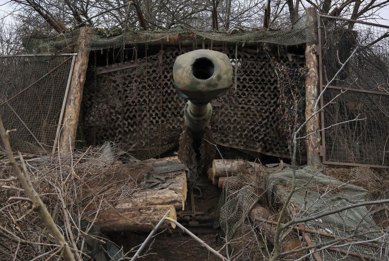 Ukrainian servicemen hold position in the Zaporizhzhia region