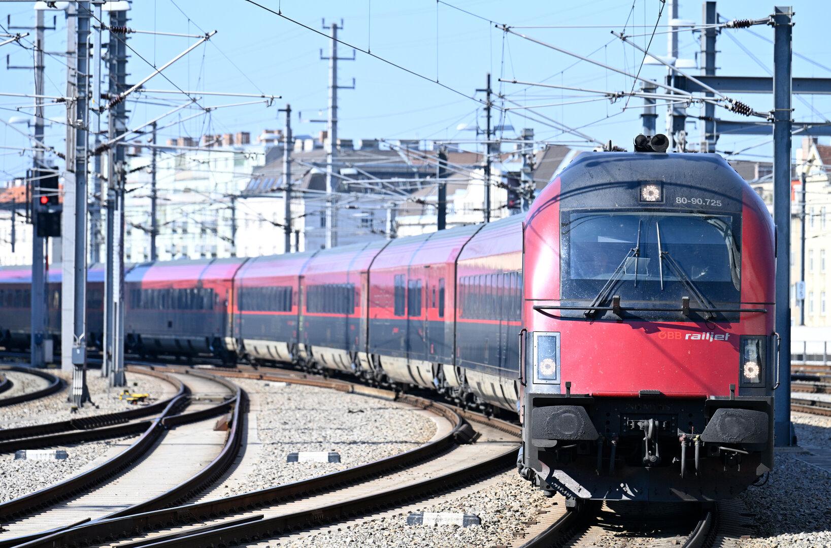 ++ THEMENBILD ++ ÖBB / BAHN / ZUG / EISENBAHN / VERKEHR / ÖFFENTLICHE VERKEHRSMITTEL