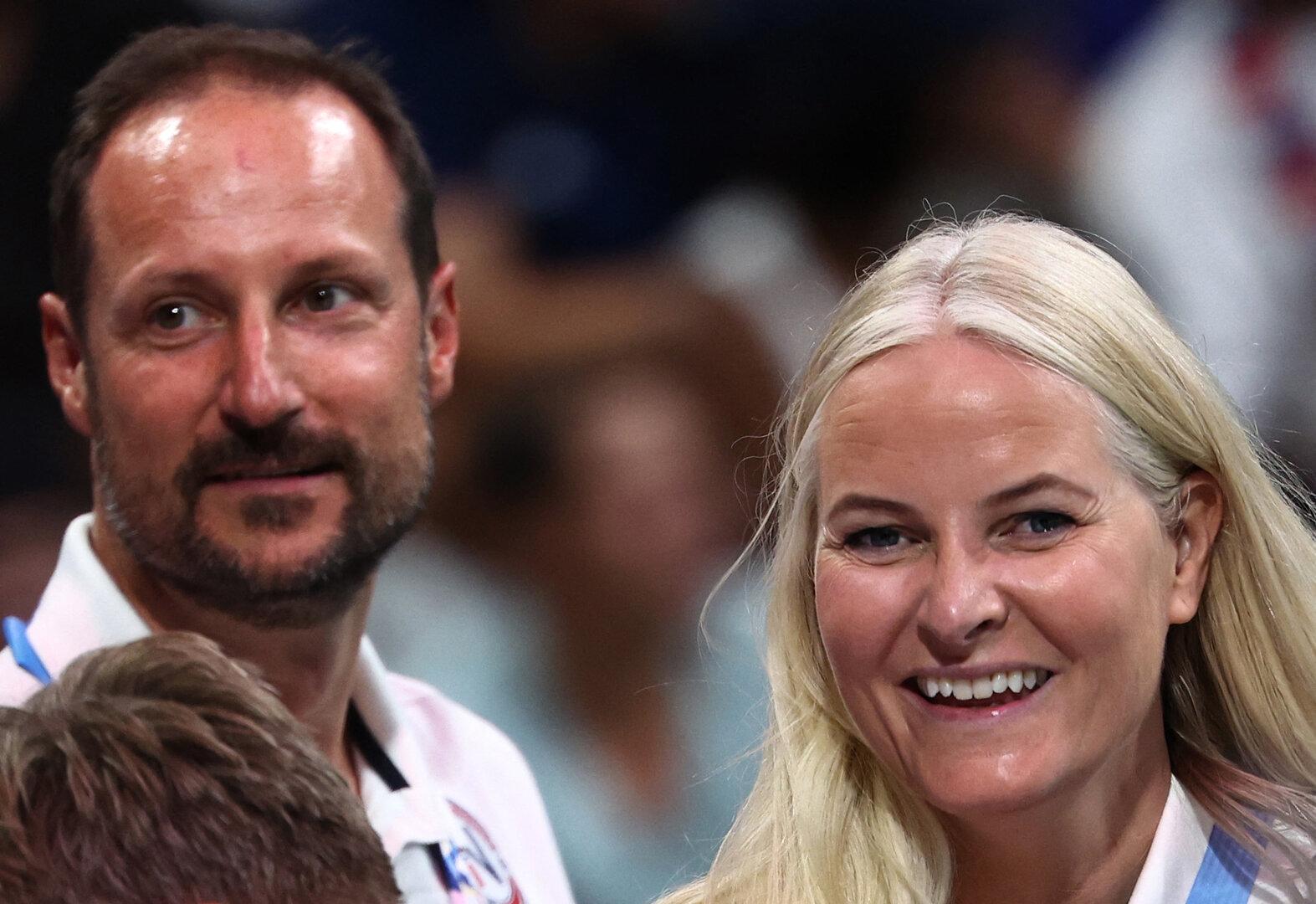 Kronprinz Haakon verkürzt wegen Gesundheitszustands von Mette-Marit Reise