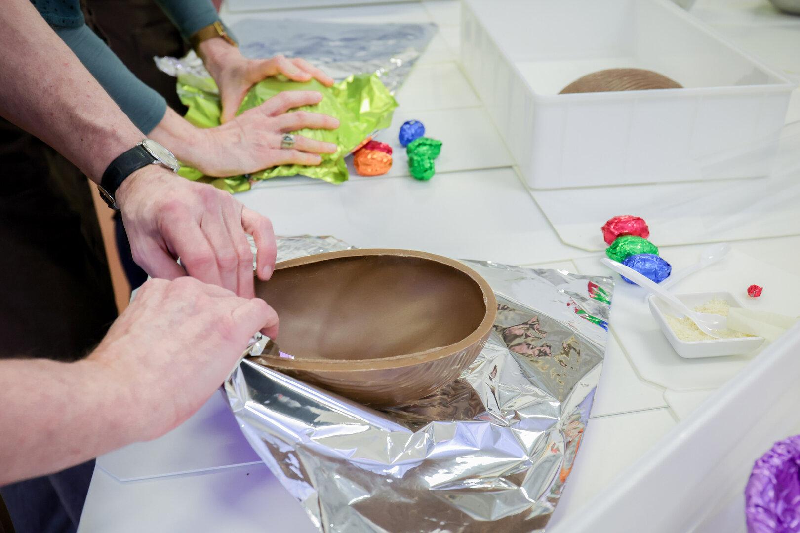 Backstage beim Osterhasen: Besuch in der Heindl Schoko-Fabrik