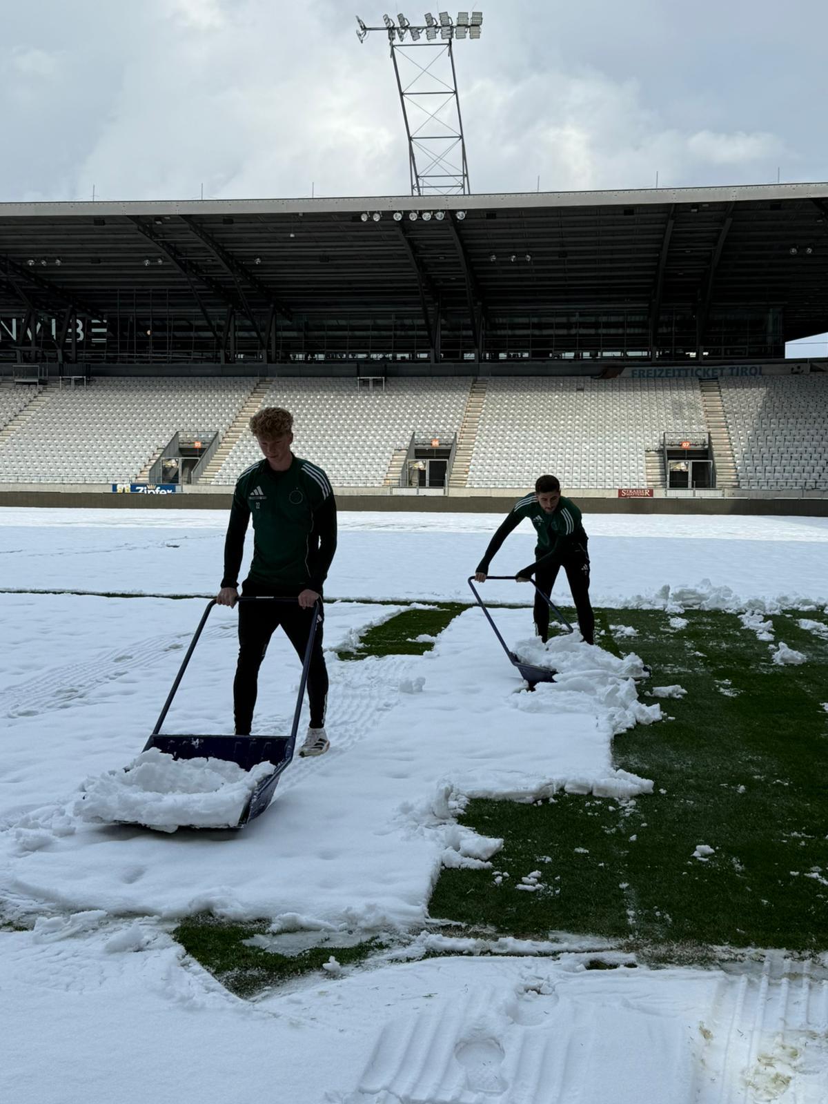 Schaufeln als Abschlusstraining: Wacker-Spieler retten das Heimspiel