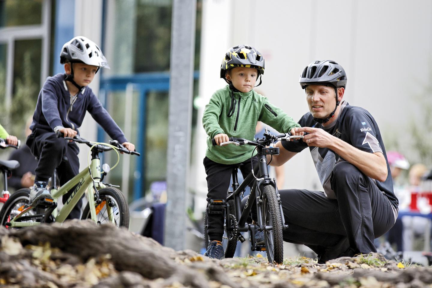 Ab wann darf mein Kind allein mit dem Fahrrad auf der Straße unterwegs sein?