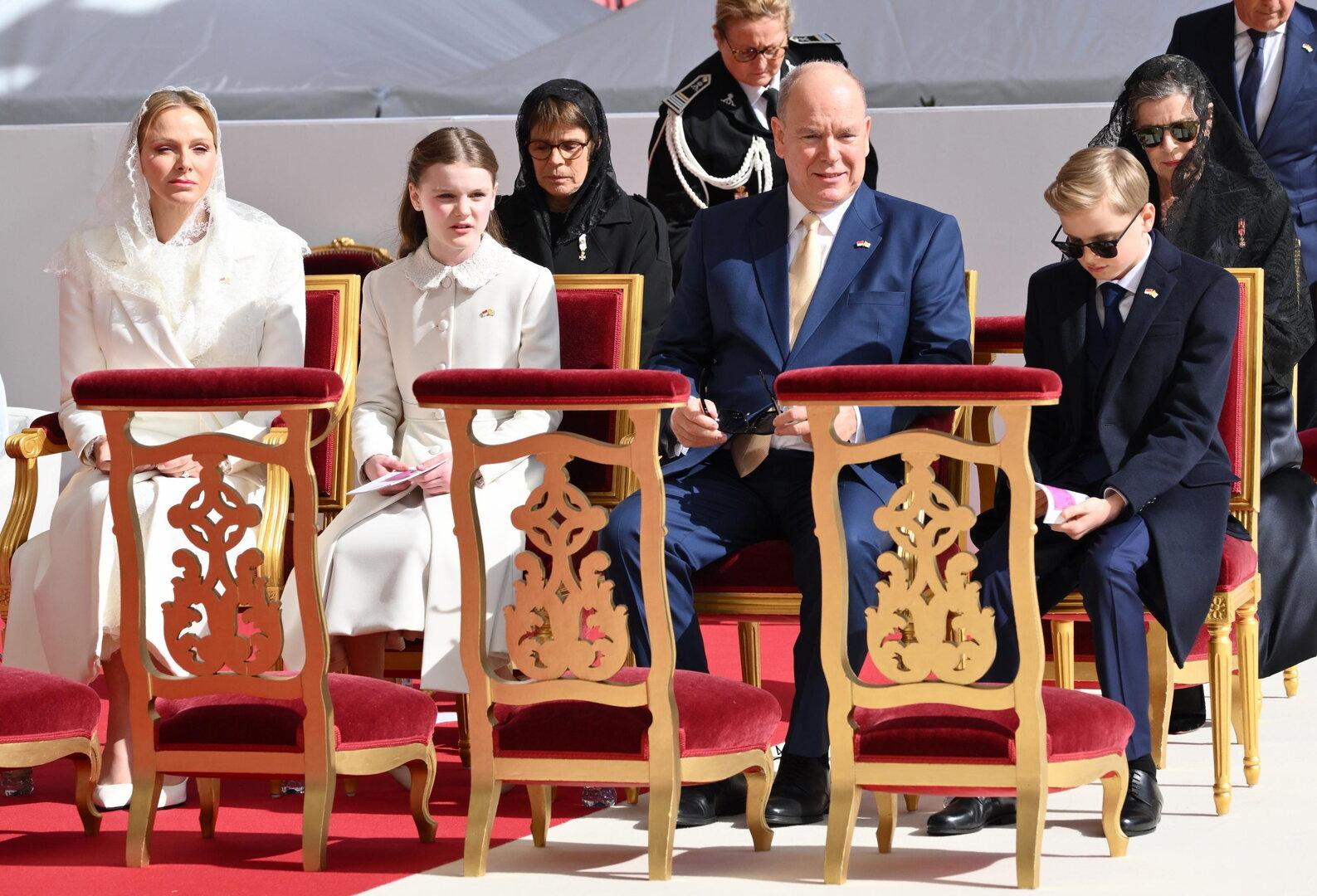 Ernst bei Papst-Besuch in Monaco: Wieso sieht man Gabriella und Jacques fast nie lächeln?