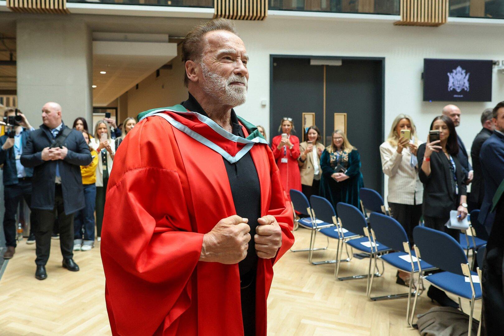 Arnold Schwarzenegger empfing Ehrendoktorwürde in Ulster
