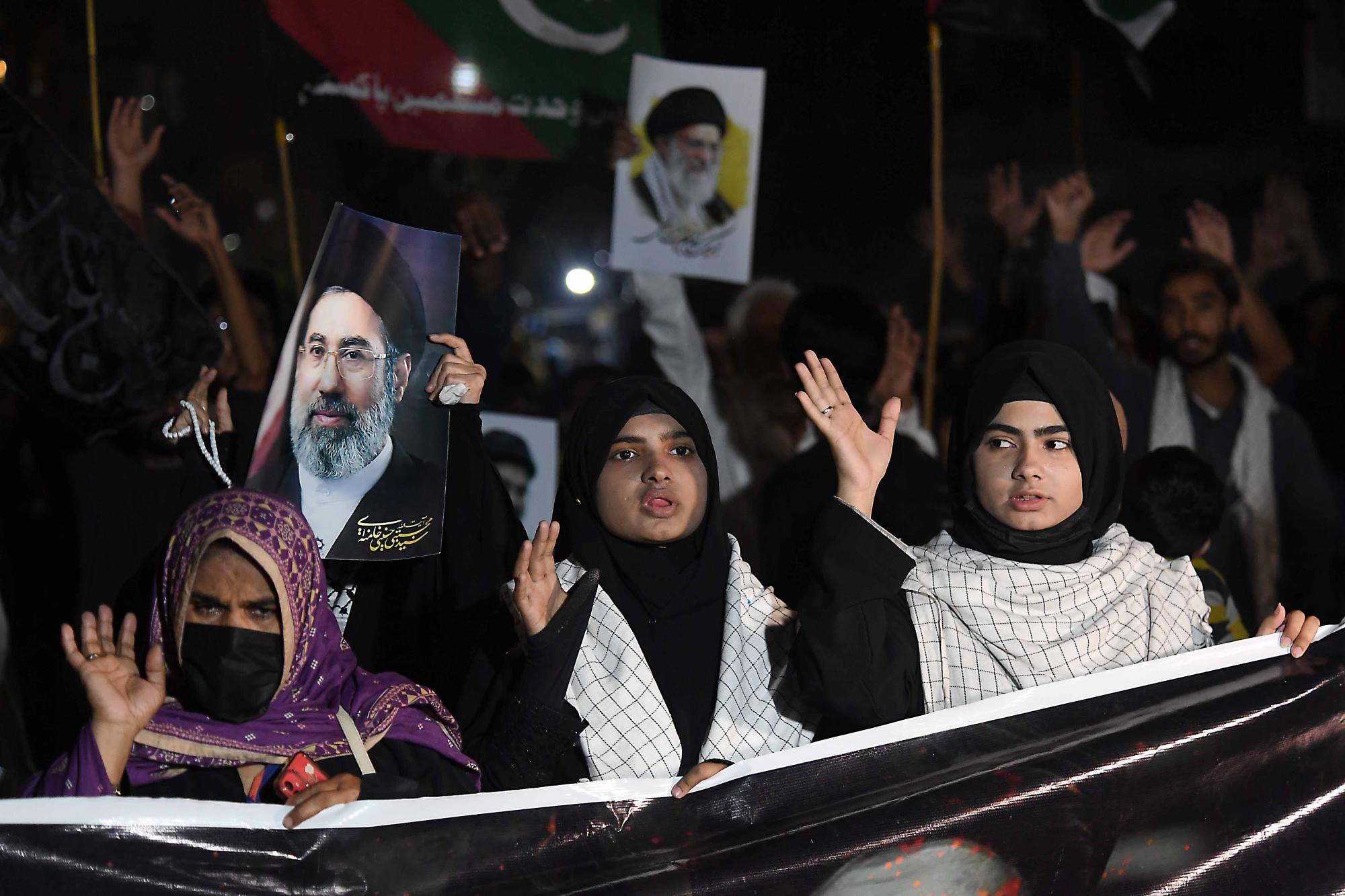 Proteste nach der Tötung von Tötung von Ayatollah Ali Khamenei im pakistanischen Karachi.