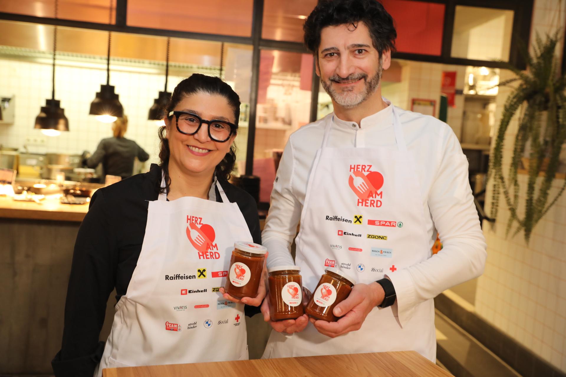 Spitzenköche zeigen Herz und kochen für Menschen in Not