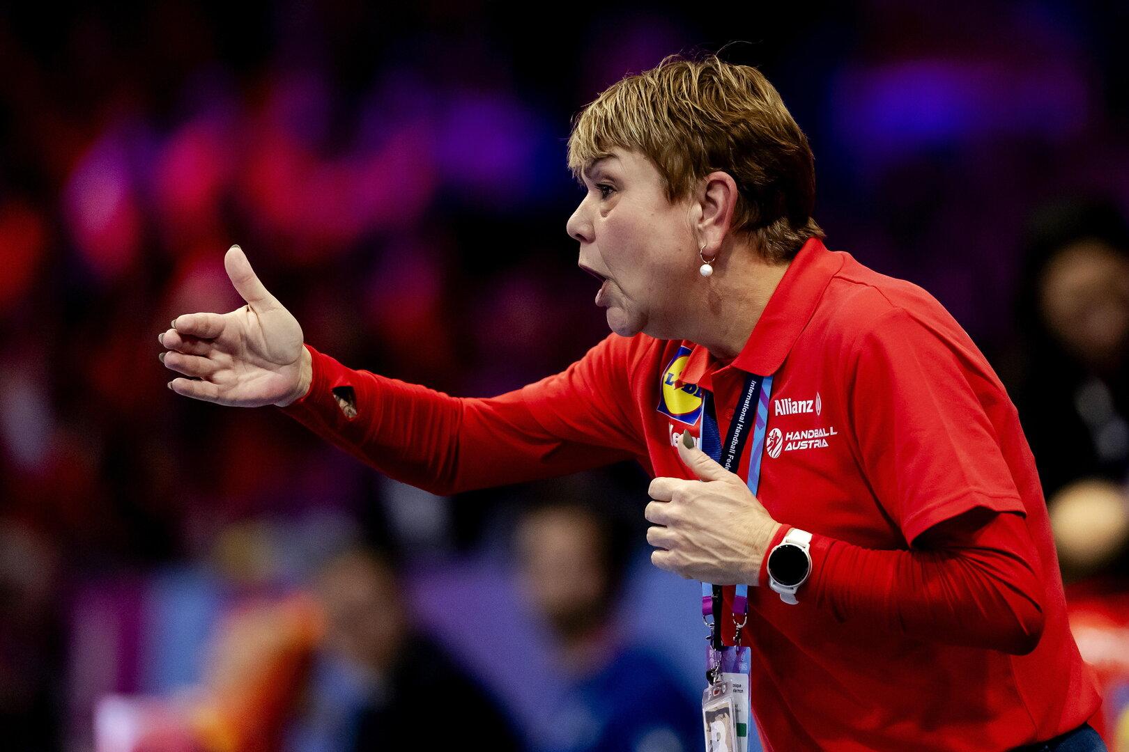 Österreichs Handballerinnen fahren nach Kantersieg zur EM