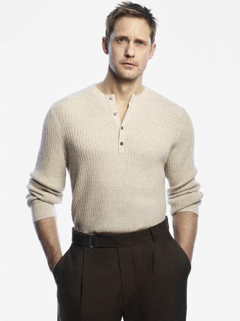 Maskuline Muskelspiele: das Comeback des Henley-Shirts