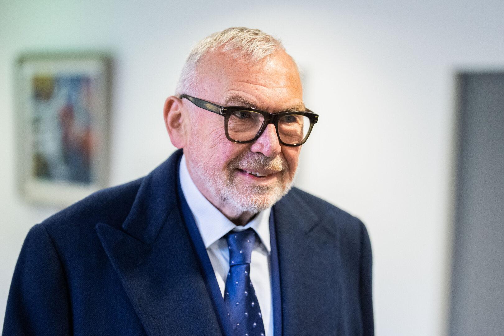 INSOLVENZ SIGNA - PRÜFUNGSTAGSATZUNG BEI ZIVILVERFAHREN / ANFECHTUNGSKLAGEN DES INSOLVENZVERWALTERS GEGEN ALFRED GUSENBAUER