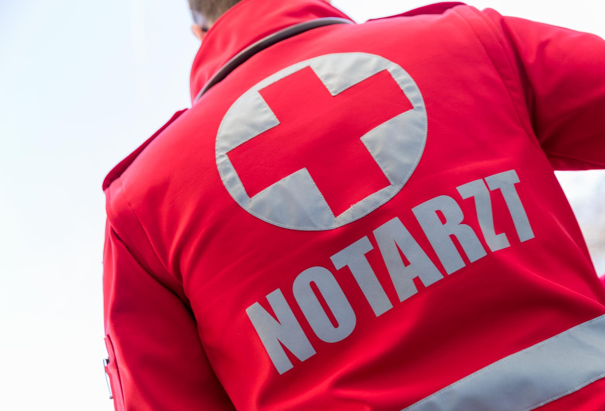 Peuerbach: Rad löst sich von Anhänger - Fußgängerin schwer verletzt