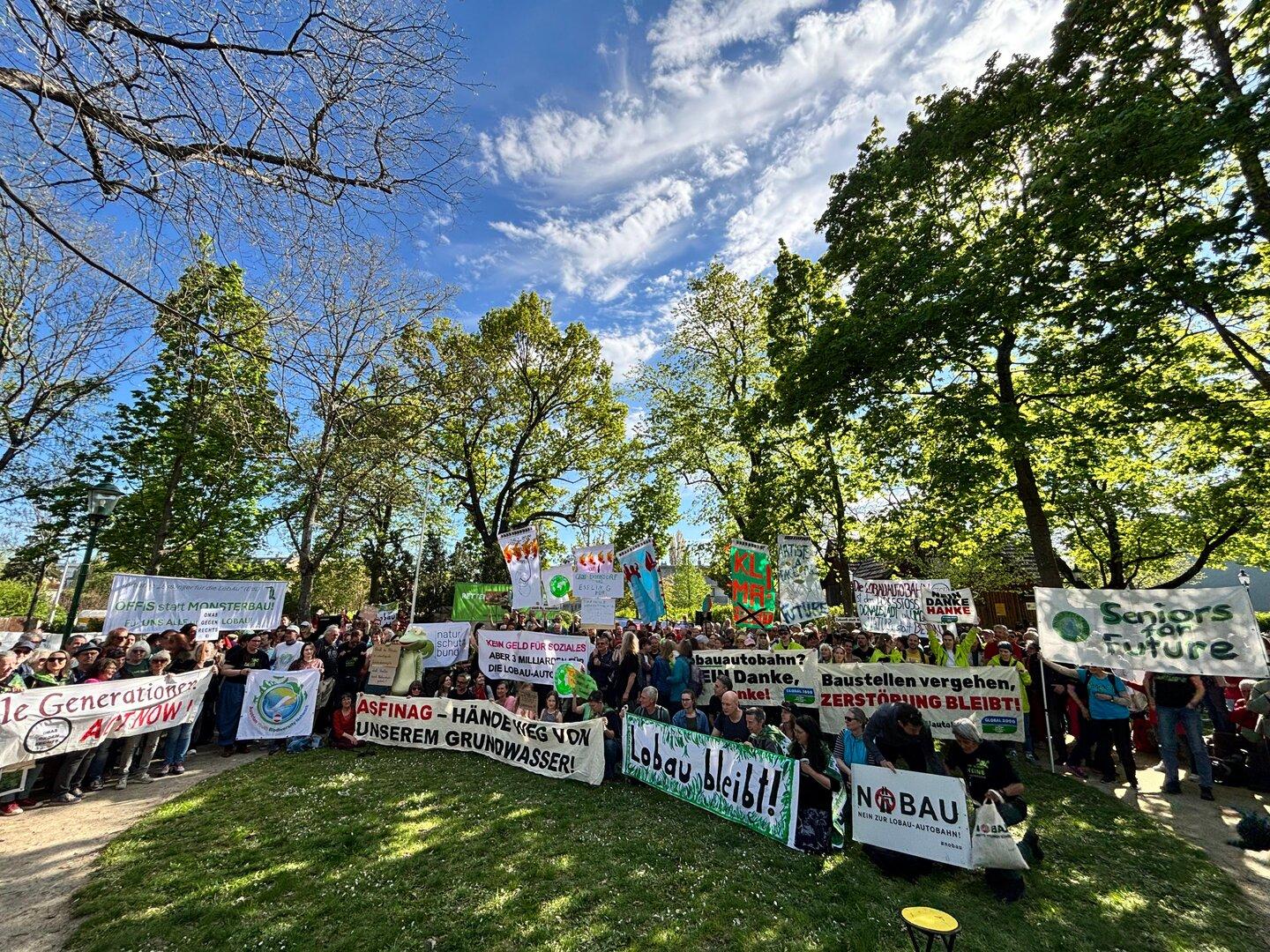 Protest gegen Lobau-Autobahn: „Öffis statt Monsterbau“