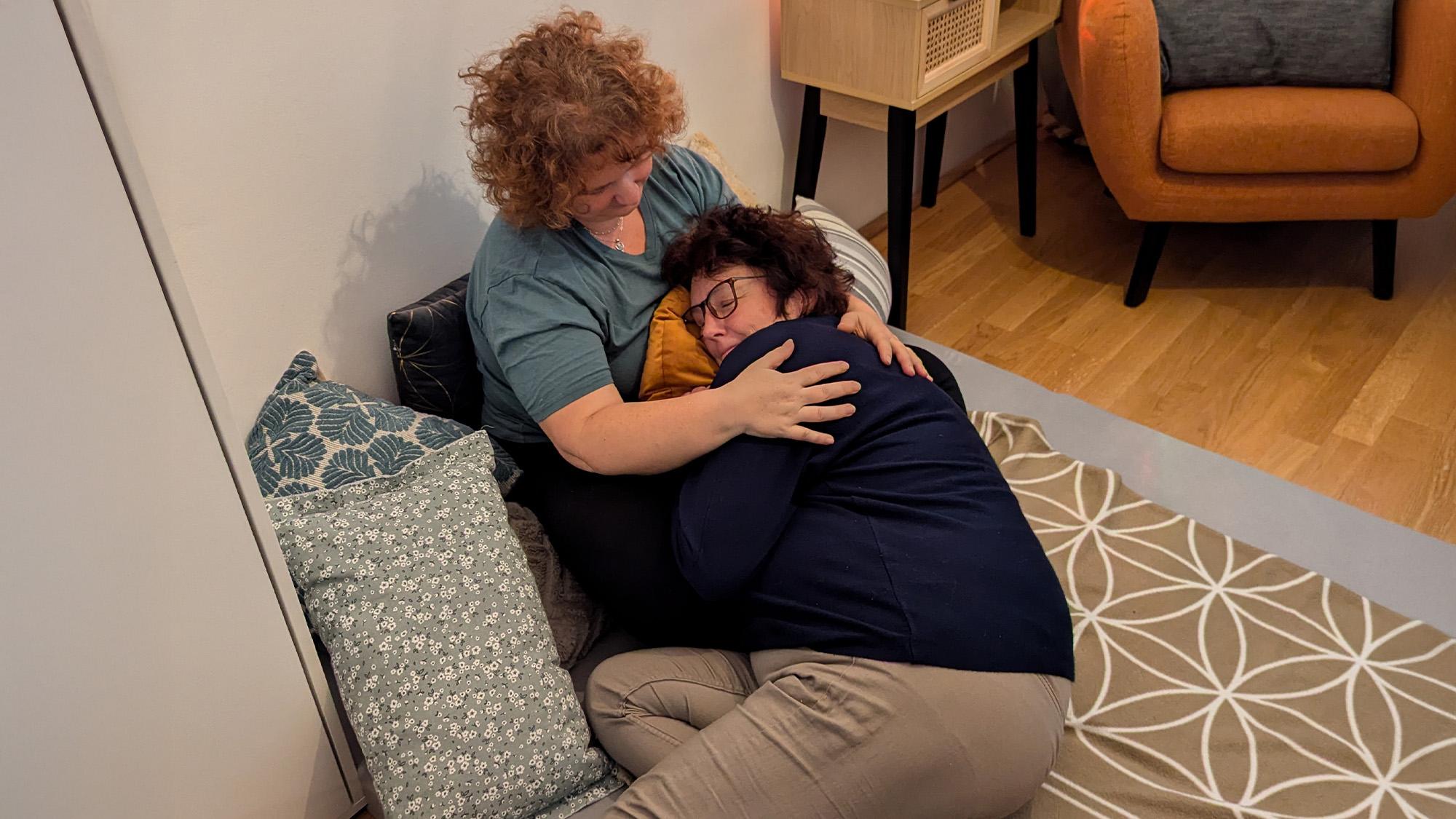 Stressabbau durch Kuscheltherapie: Seelenversum in Graz über die Methode