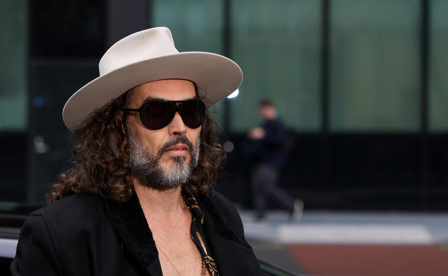 Russell Brand gab sexuellen Kontakt mit Minderjähriger zu