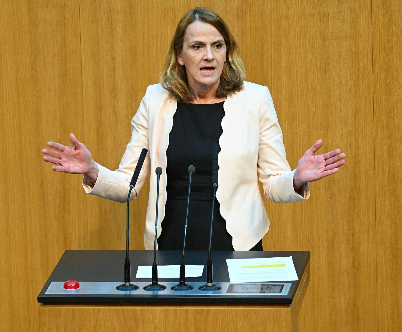 FPÖ ortet "Eiertanz" bei Sozialhilfe‑Reform und zweifelt an Einigung