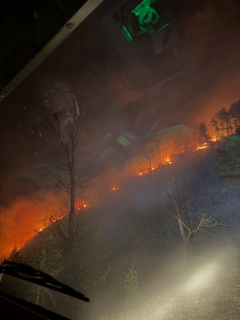 Weiterer großer Waldbrand: Wind treibt Flammen nördlich von Graz an