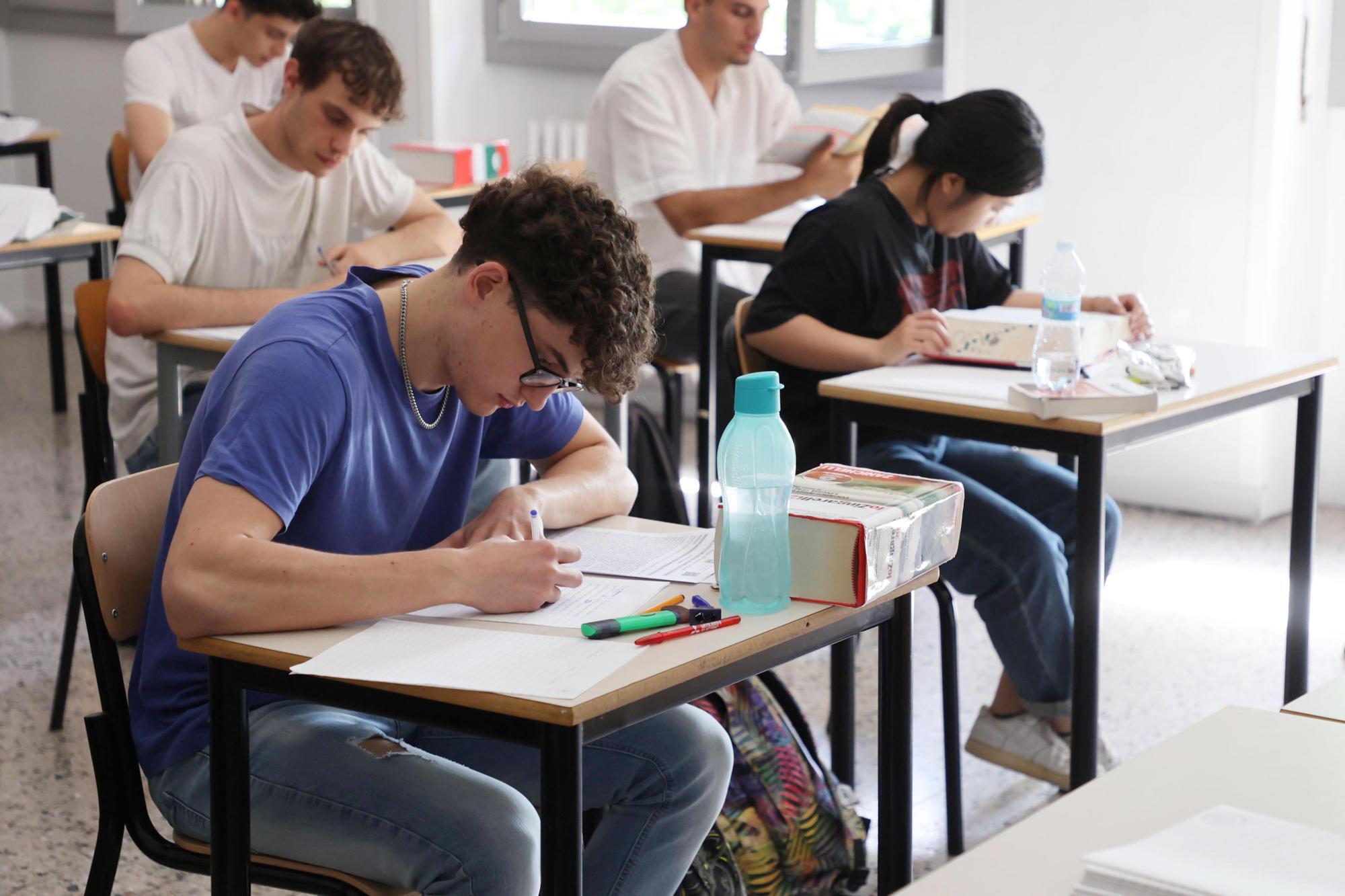 Matura ab 2027 mit Mindestquote, Abschlussarbeit künftig nicht mehr Pflicht