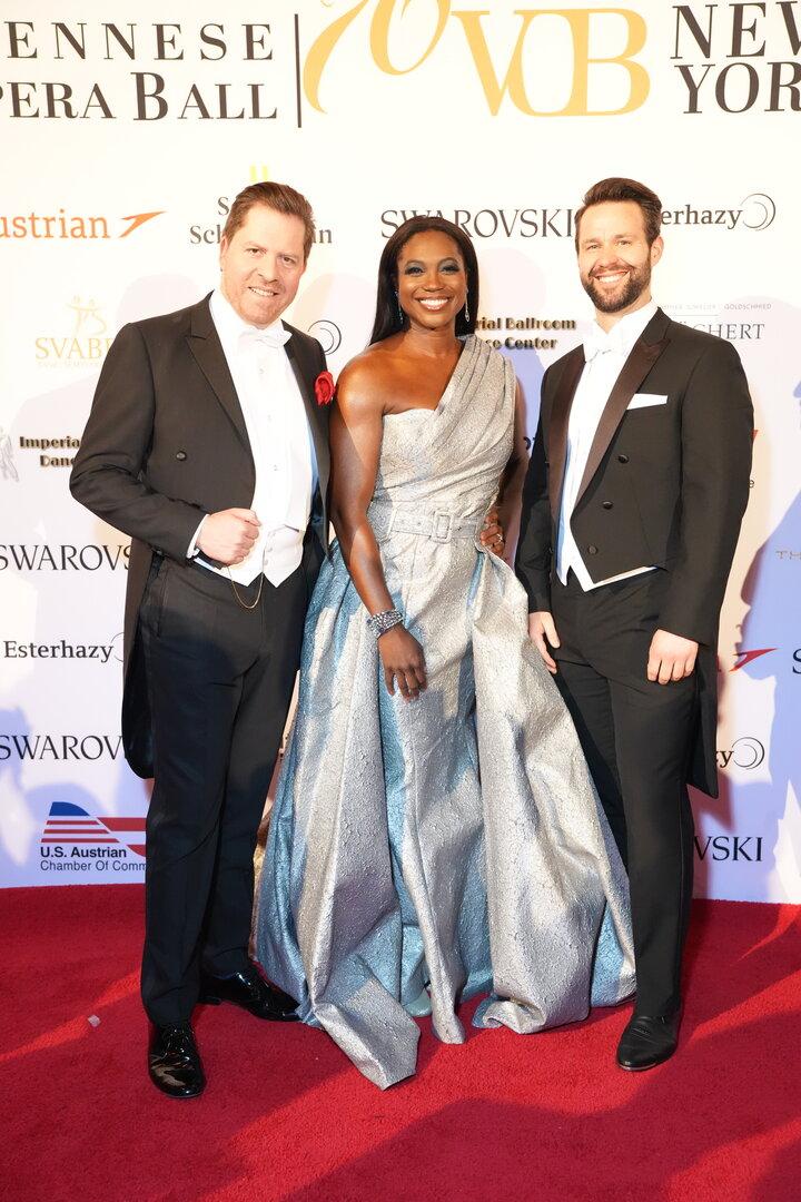 Viennese Opera Ball in New York mit Grammy-Preisträgerin