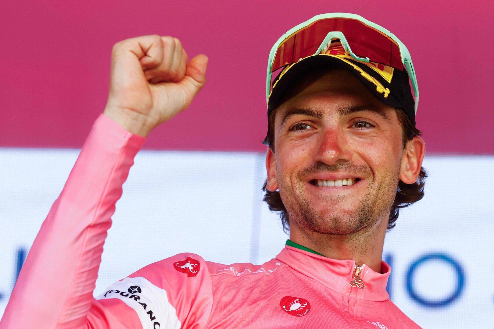 Giulio Ciccone trägt das Rosa Trikot