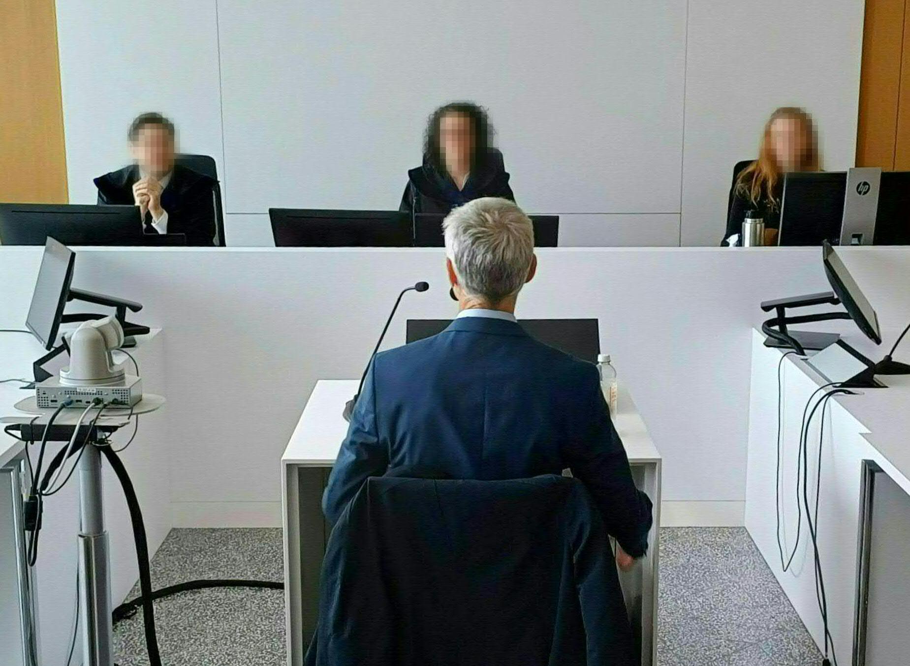 Der Angeklagte, anlässlich eines Prozesses gegen einen ehemaligen SOS-Kinderdorf-Mitarbeiter wegen Missbrauchsvorwürfen, aufgenommen am Mittwoch, 13. Mai 2026 in Salzburg. 