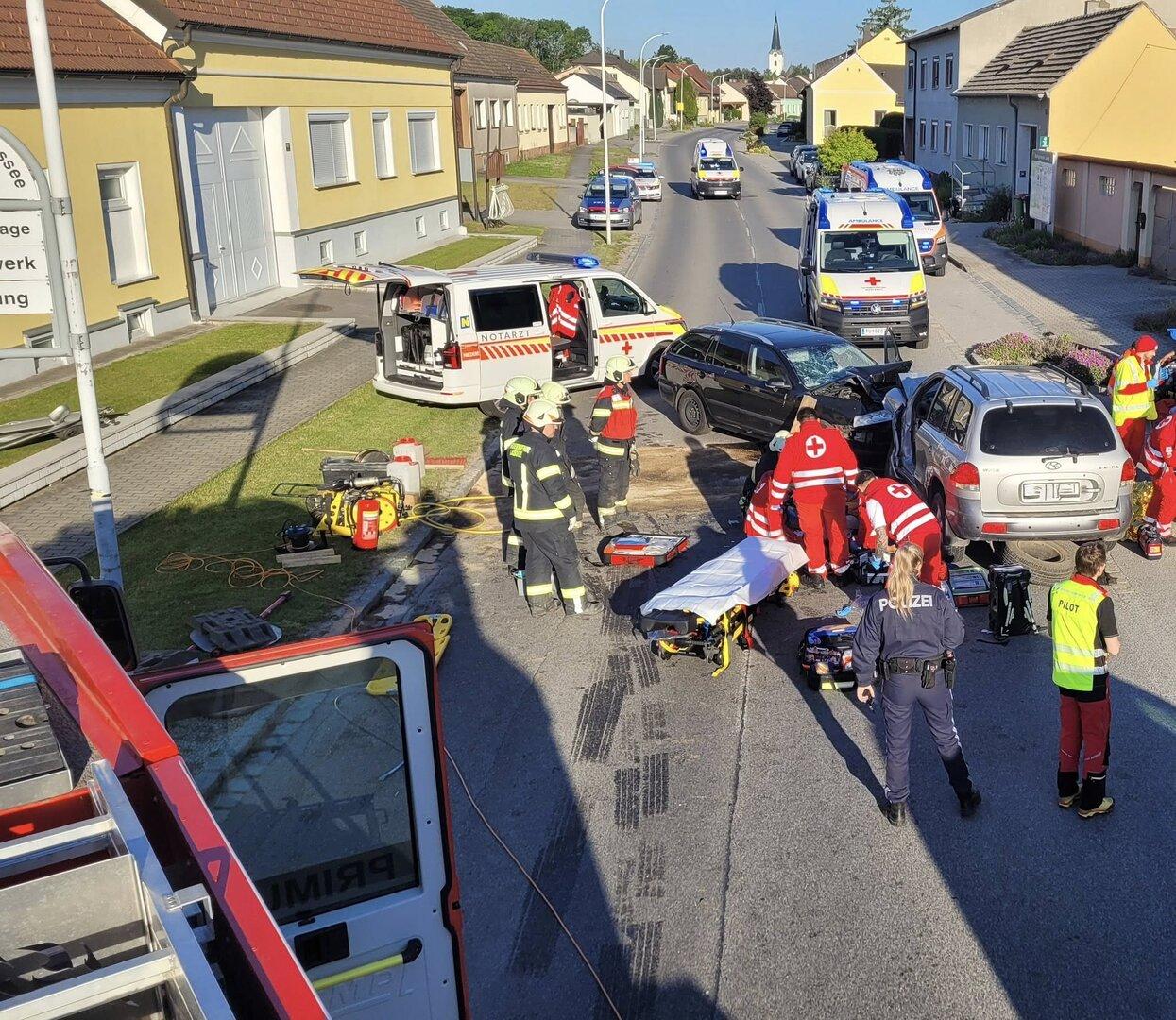 Horror-Crash mit 7 Verletzten in NÖ: Duo flüchtete, Wagen war gestohlen