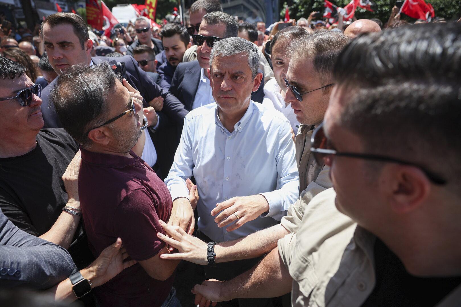 Erdoğans gefährlichster Gegner kämpft jetzt um seine eigene Partei