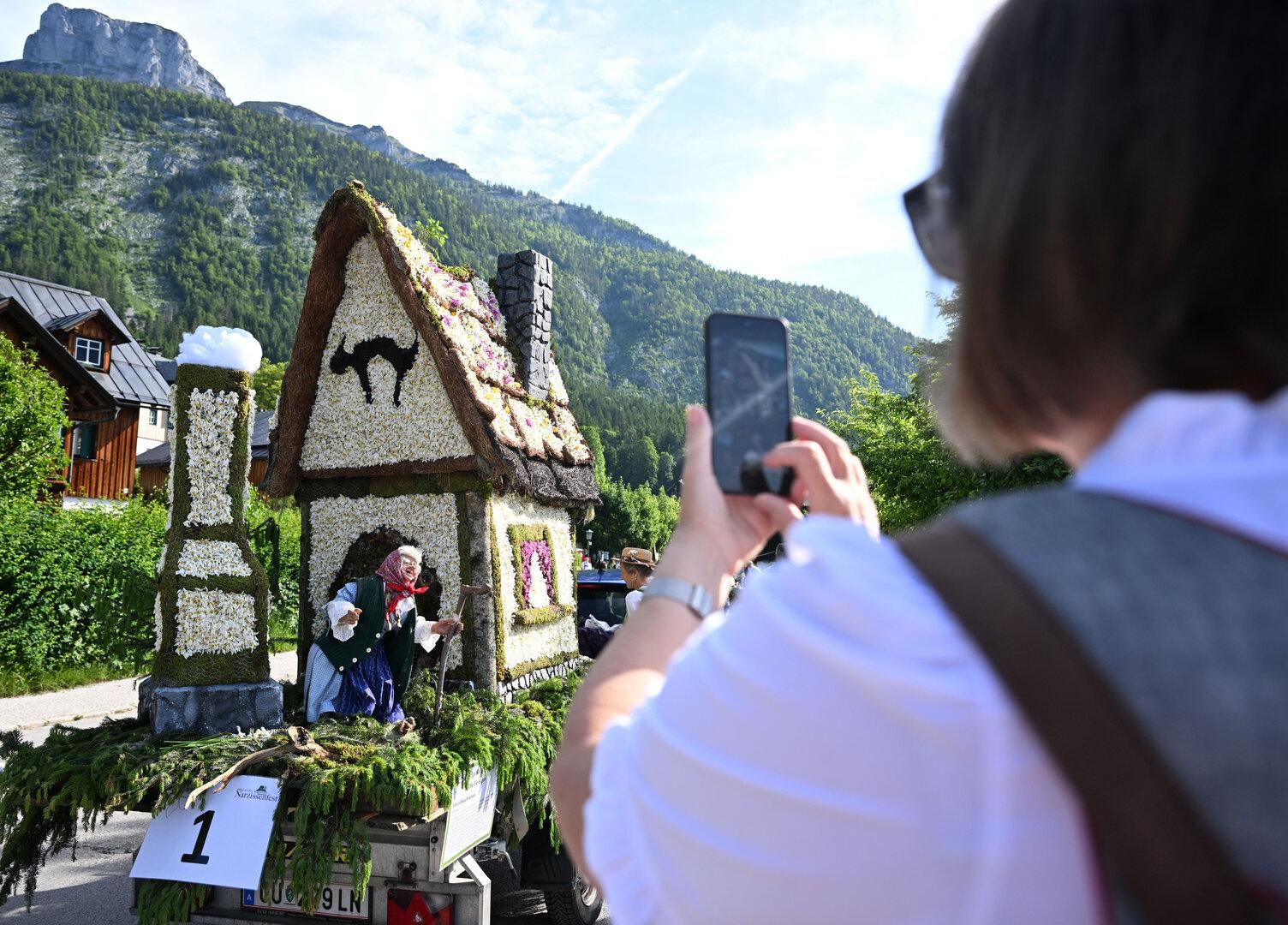 Millionen von Blüten für die Figuren: Narzissenfest vor dem Start