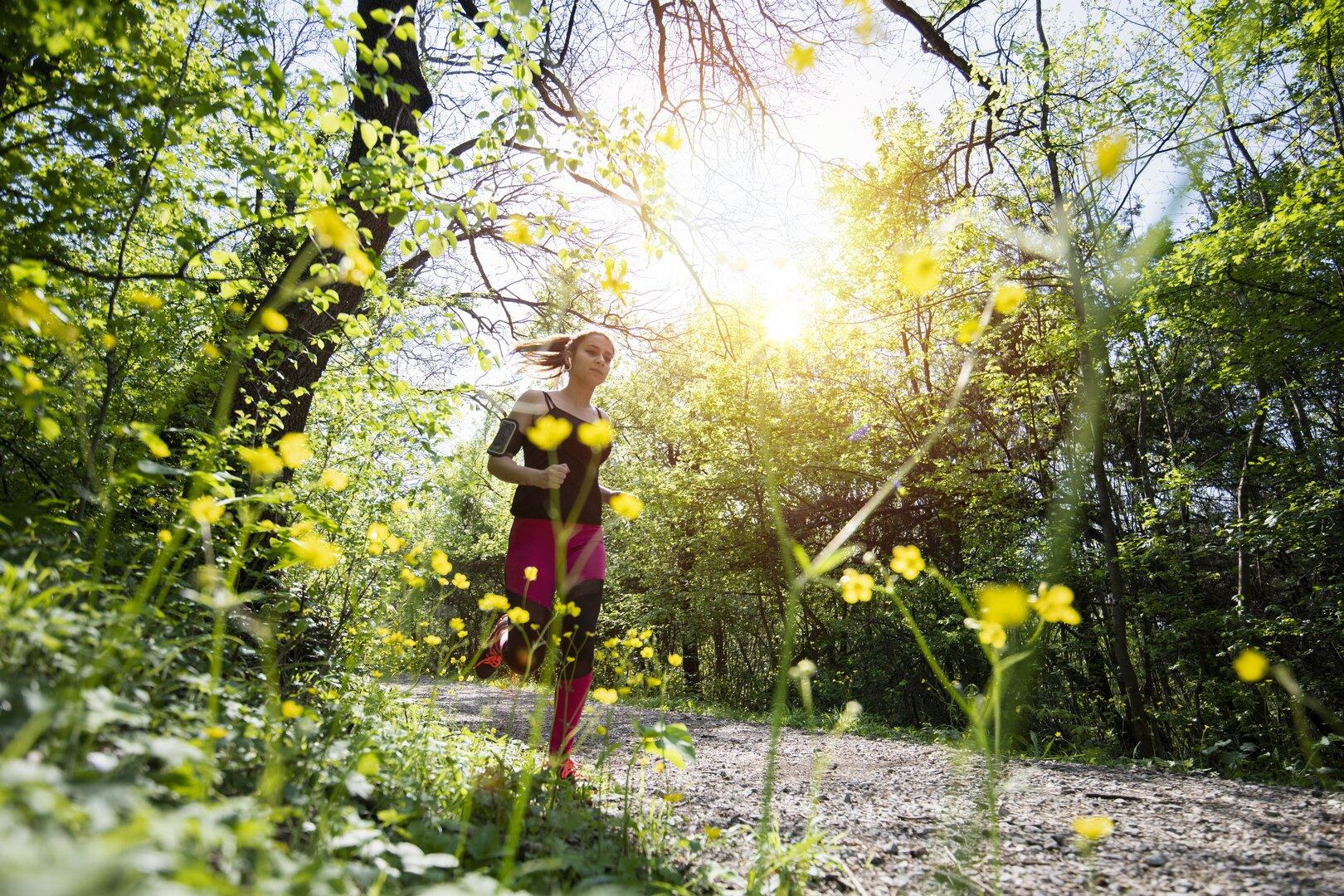 Stress abbauen: Warum Sport im Freien besser wirkt als drinnen