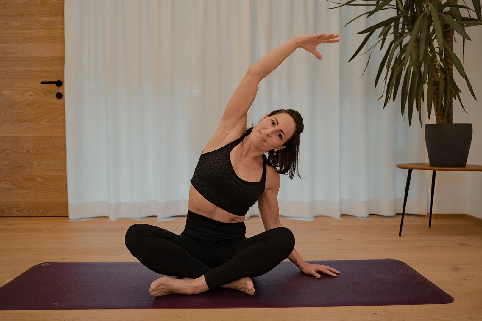 Waage im Weingarten: Yoga mit Genuss in Oberösterreich