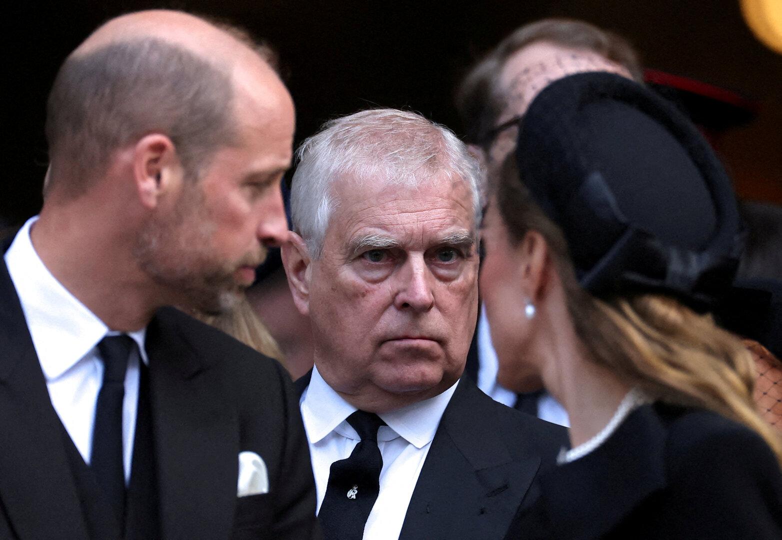 Ex-Prinz Andrew mit mysteriösem rot-blauem Fleck im Gesicht gesichtet
