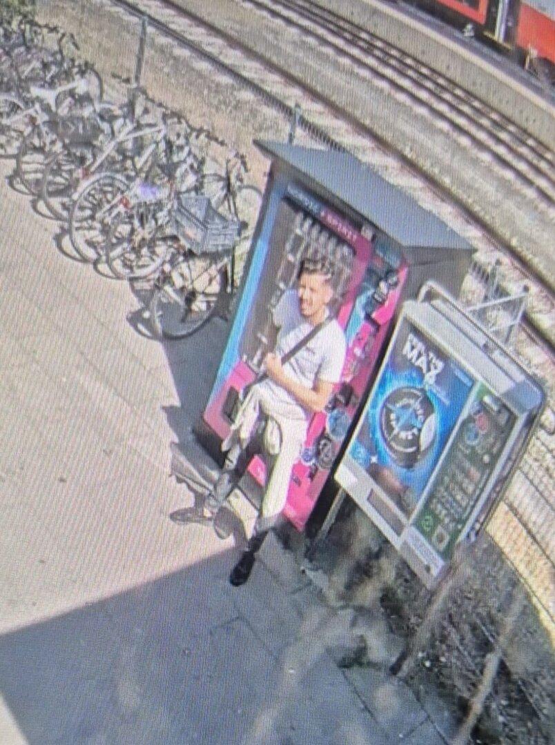 E-Scooter-Diebstahl: Polizei sucht mit Bild nach Täter