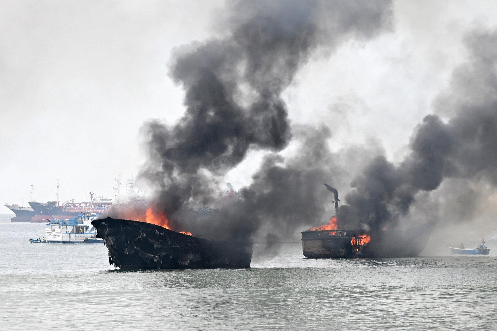Großbrand am Hafen: Dutzende Boote gehen plötzlich in Flamme