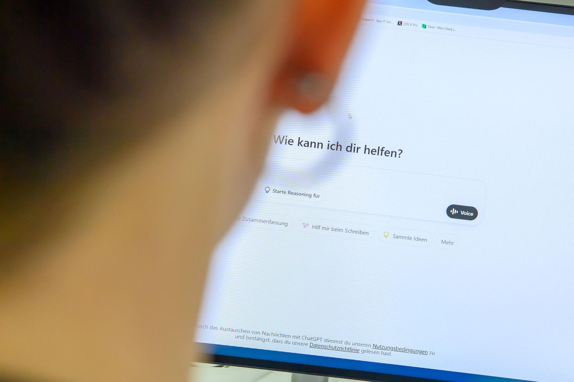 KI: Unternehmen sehen zunehmend Chancen, kleine Firmen zöger