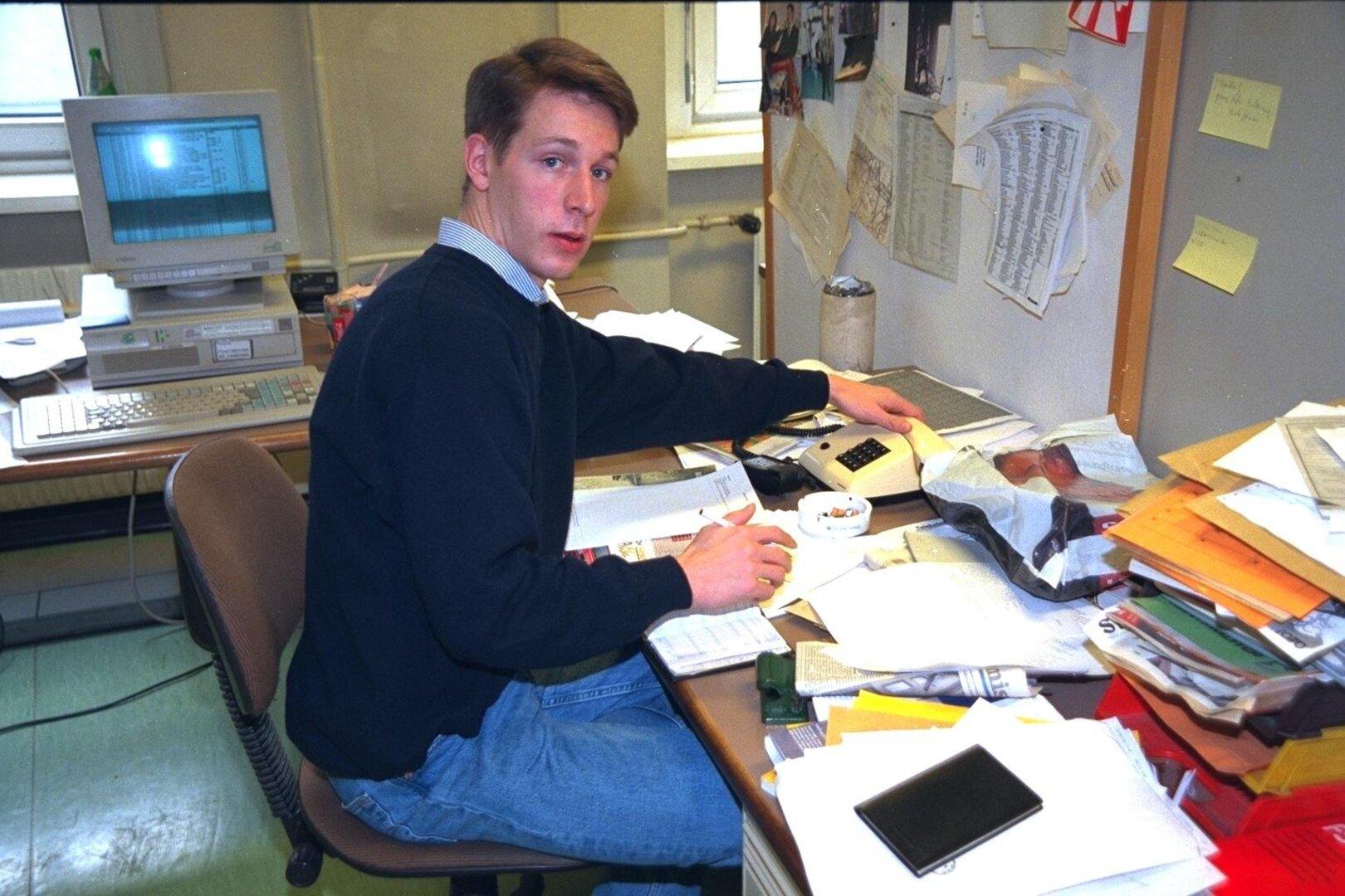 Zigaretten am Schreibtisch, ein Computer ohne Internet, nur Festnetz: 1996 war das der Alltag. 