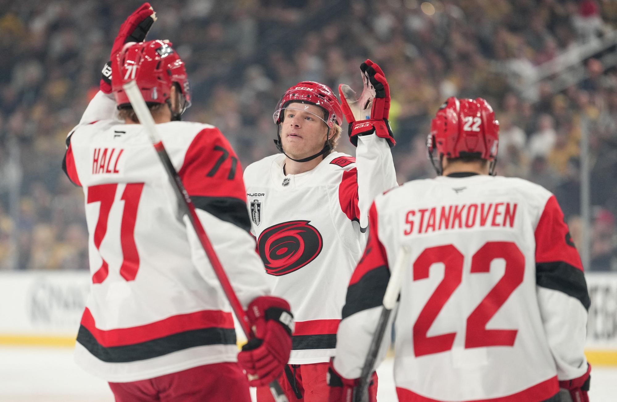 2:2 nach 4 Spielen: Die Hurricanes gleichen in der Finalseri