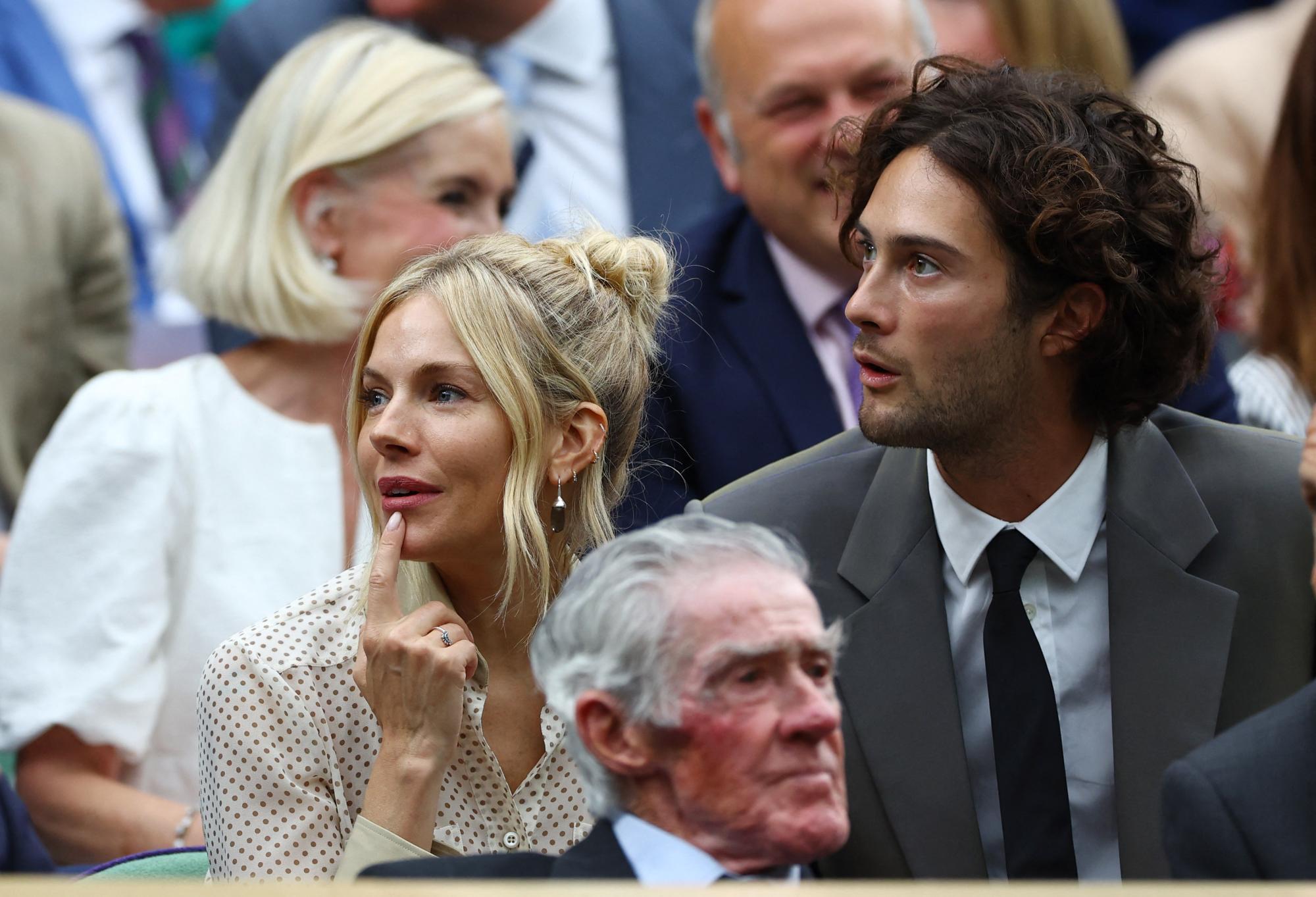 Kurz nach Geburt: Sienna Miller verlobt mit Oli Green