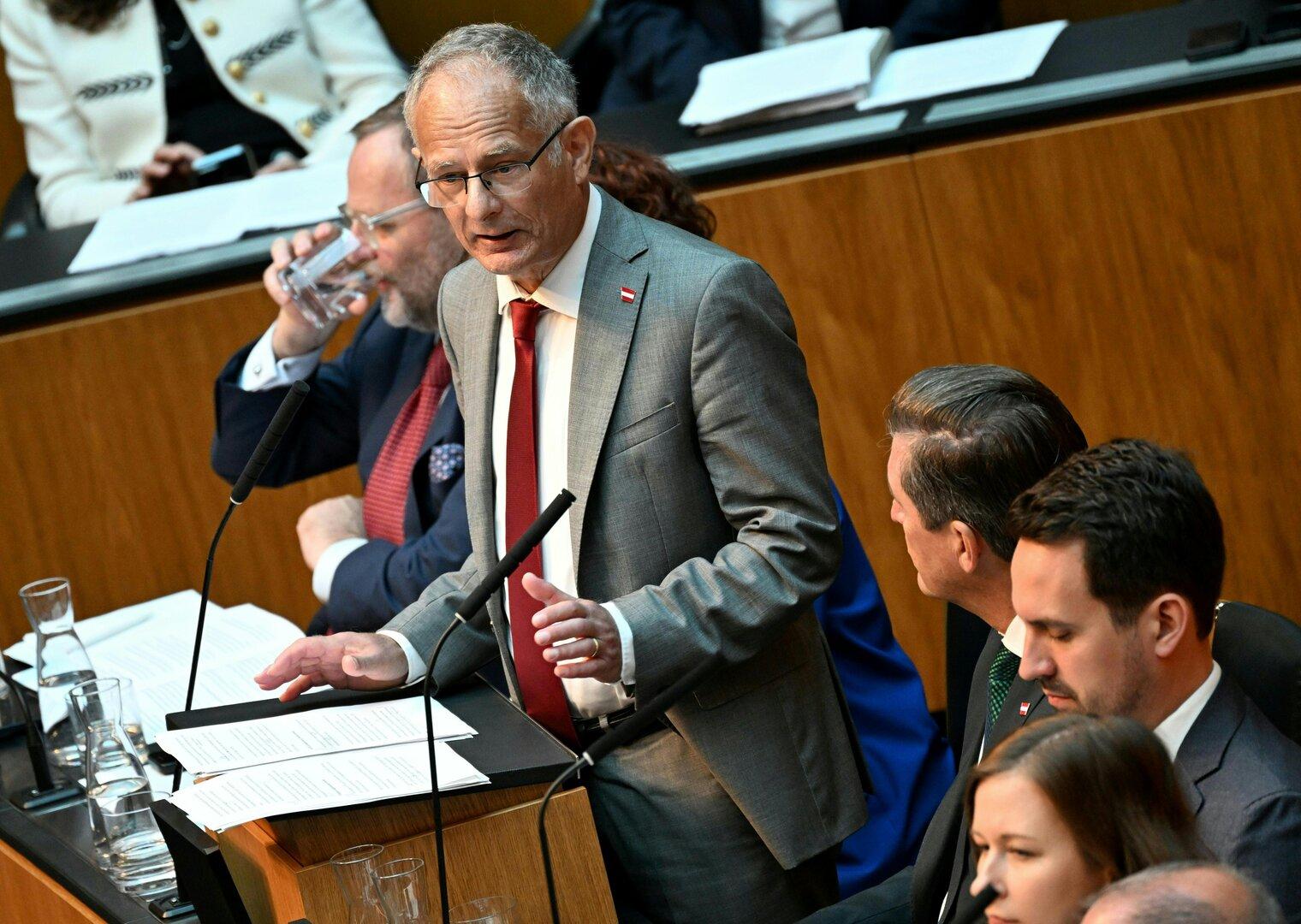 Budget: Wie die FPÖ Marterbauers Rede im Parlament abkanzelt