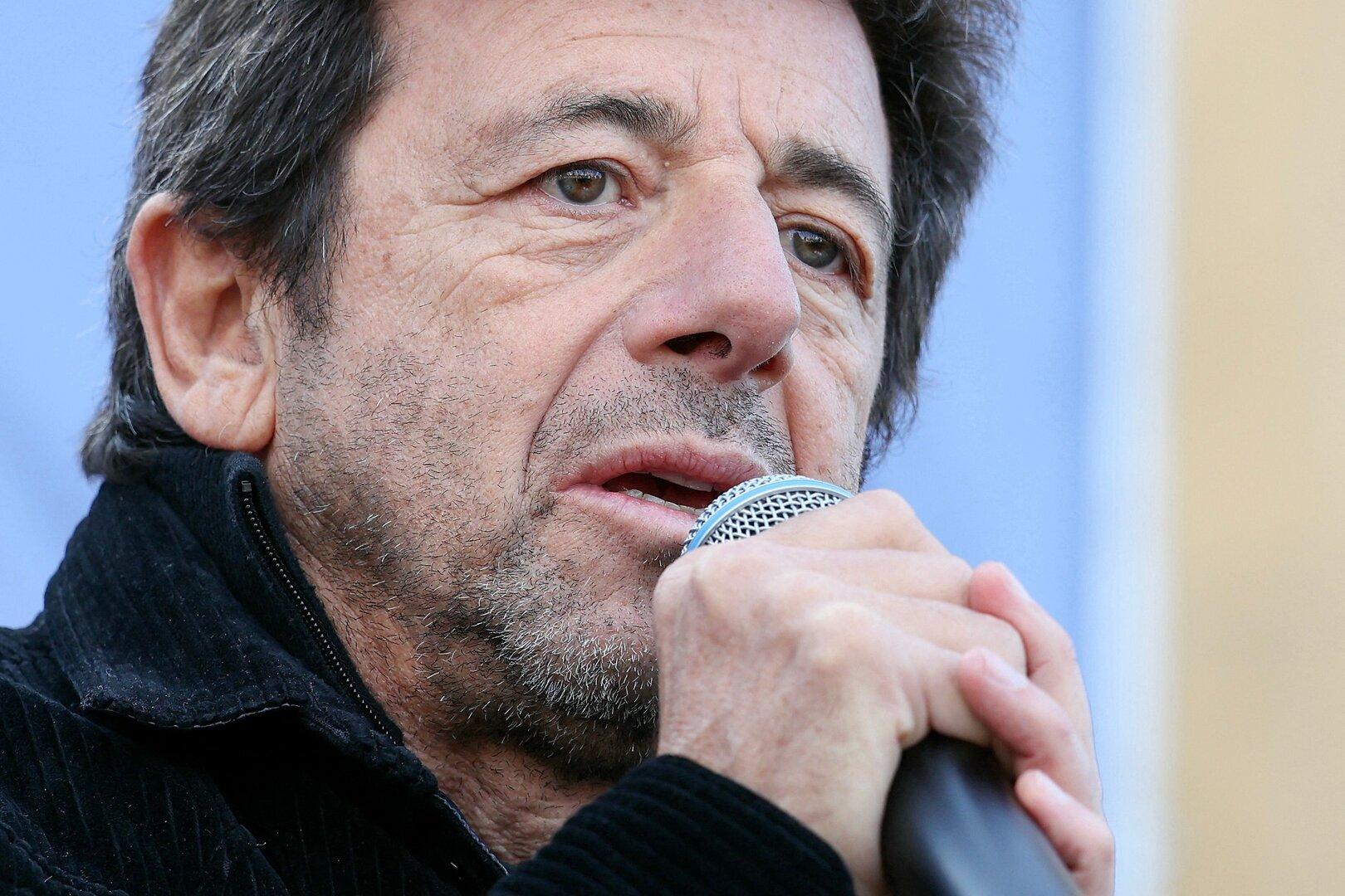 Französischer Sänger Patrick Bruel der Vergewaltigung beschu