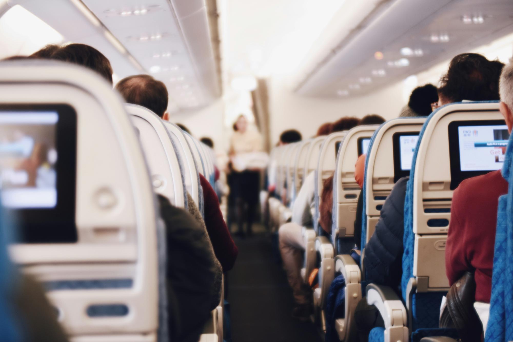 Skurril: 30-Jähriger muss im Flugzeug neben Leiche sitzen