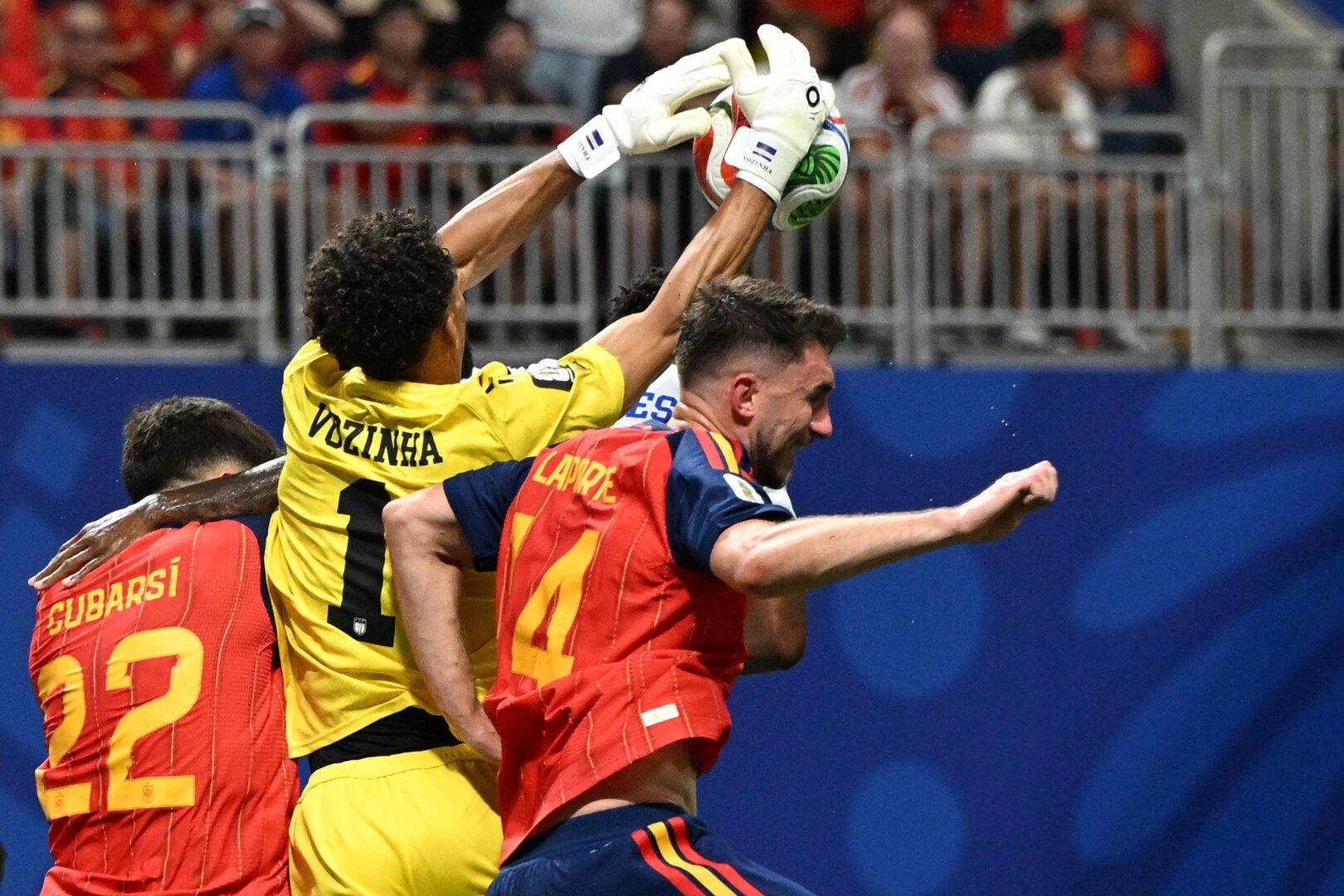 Teufelskerl Vozinha: Der Goalie der Kap Verde trieb die Spanier zur Verzweiflung – er war der Mann des Spiels.