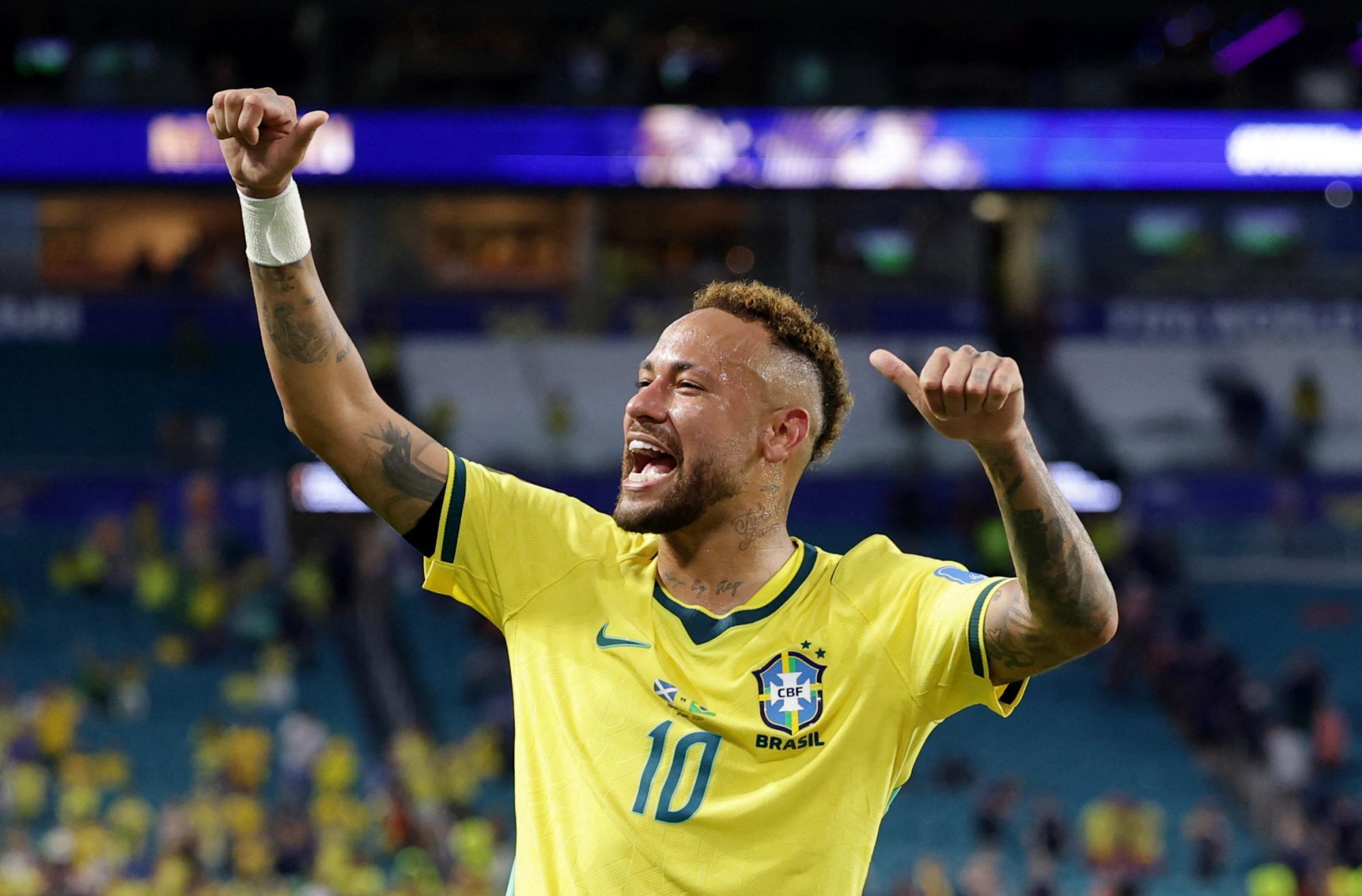 Neymar kam eine Viertelstunde vor Schluss aufs Feld und wurde bejubelt