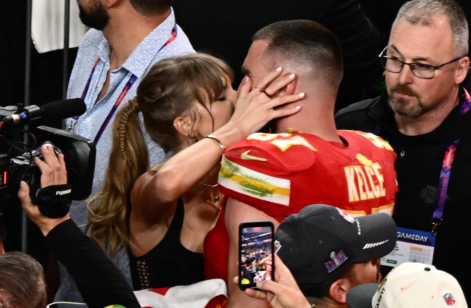 FILES-US-ENTERTAINMENT-MUSIC-SWIFT-KELCE