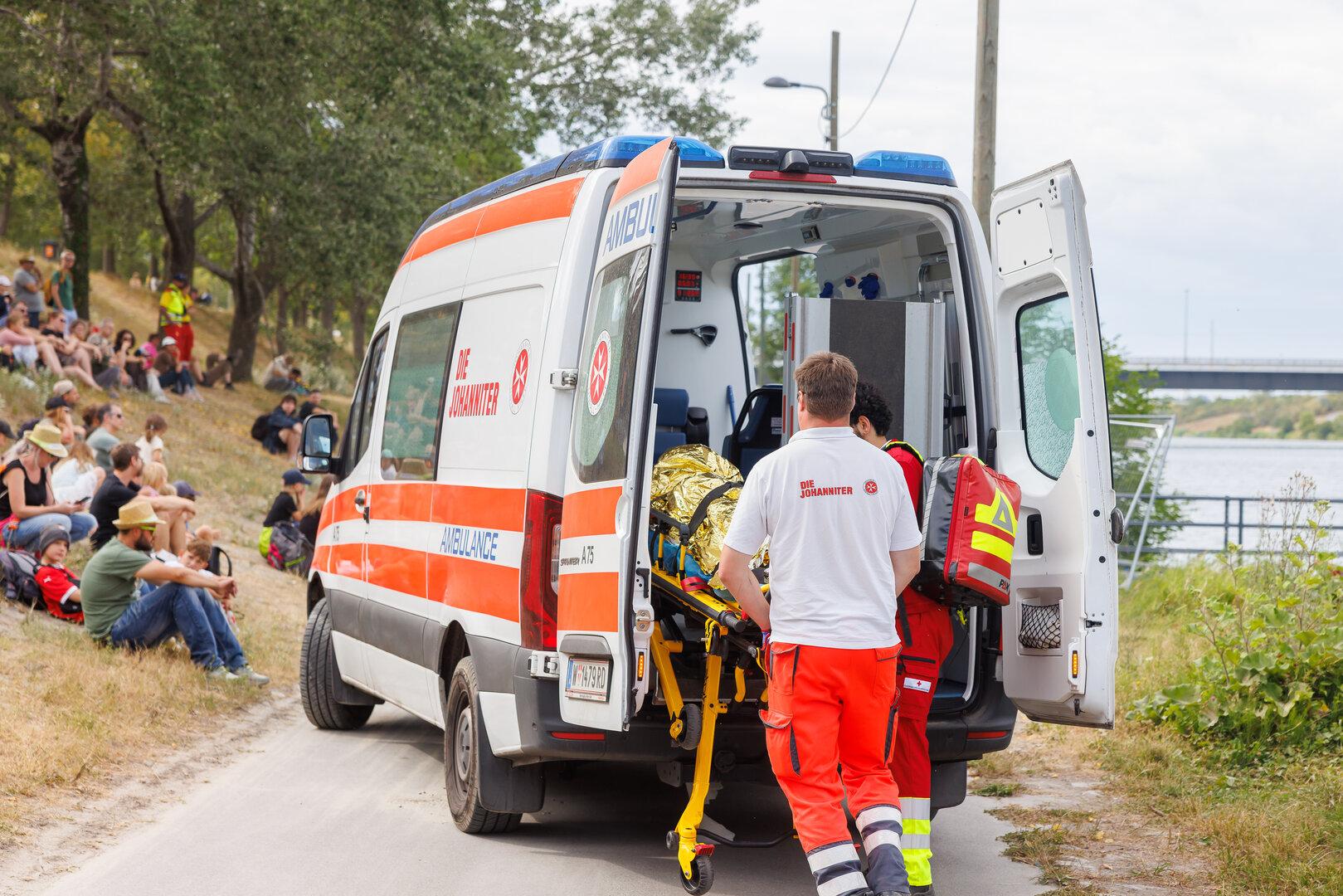 ++ THEMENBILD ++ SOMMER / WASSER / BADEUNFALL / WASSERRETTUNG