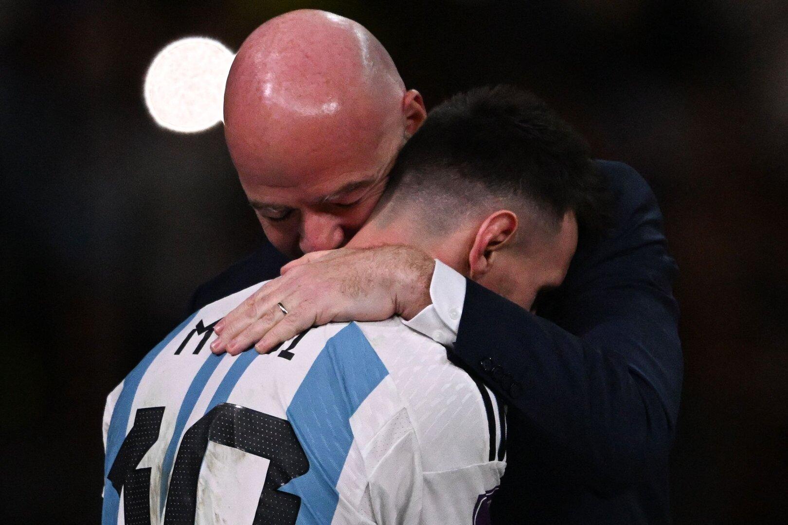 Verschwörungstheorien um Argentinien: Was ist dran am Messi-Bonus?