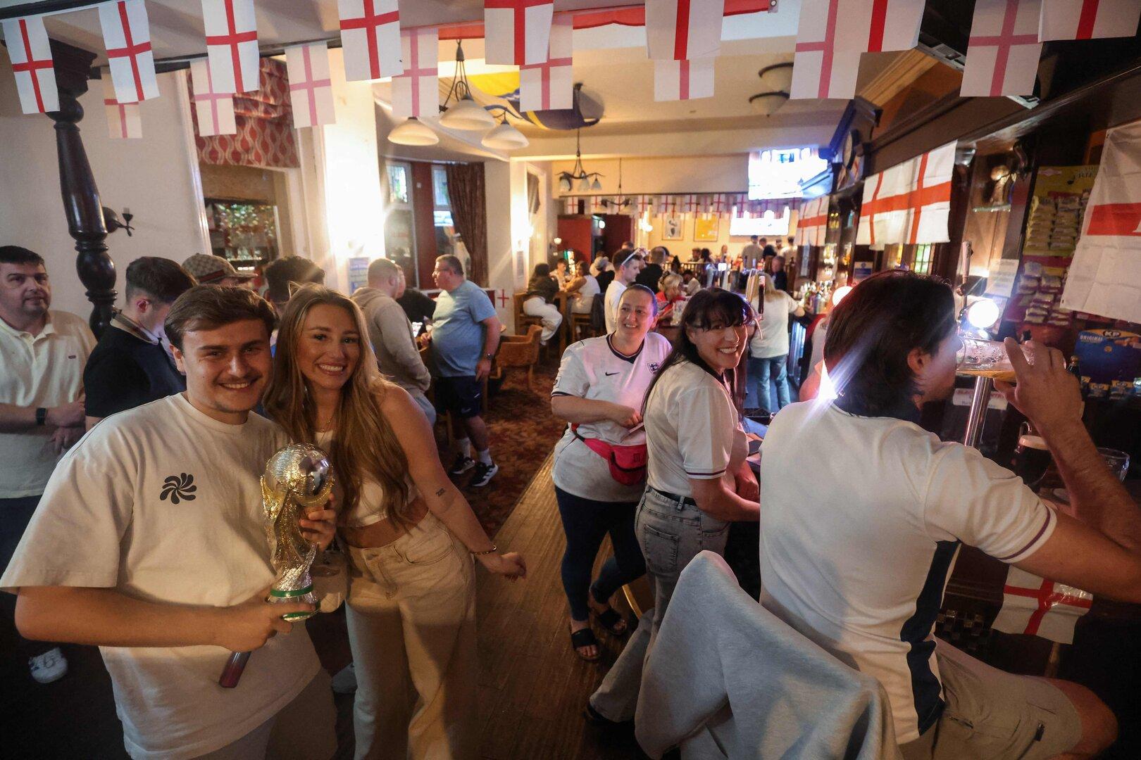 BRITAIN-FBL-WC-2026-FANS